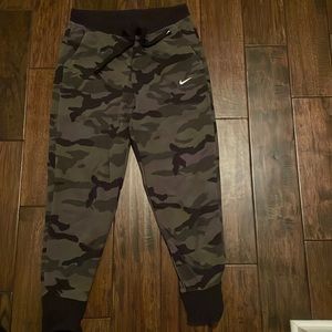 Nike cropped sweatpants